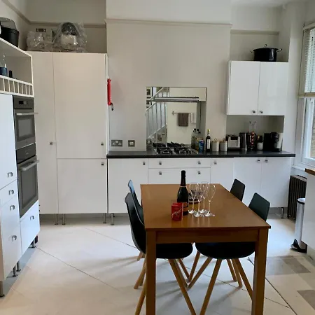 Lovely Newly Refurbished Apartment In Battersea Лондон Экстерьер фото