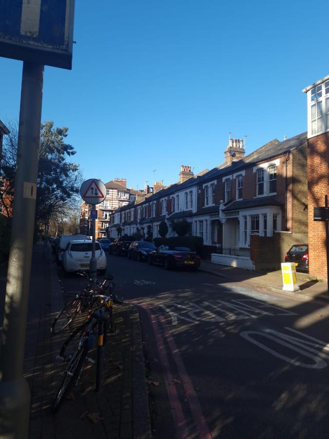 Апартаменты Lovely Newly Refurbished In Battersea Лондон