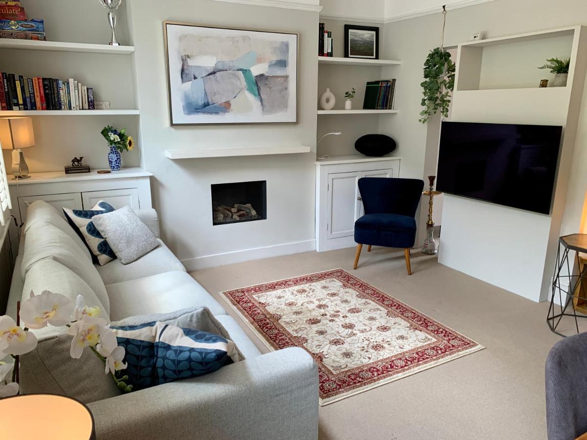 Lovely Newly Refurbished In Battersea Лондон