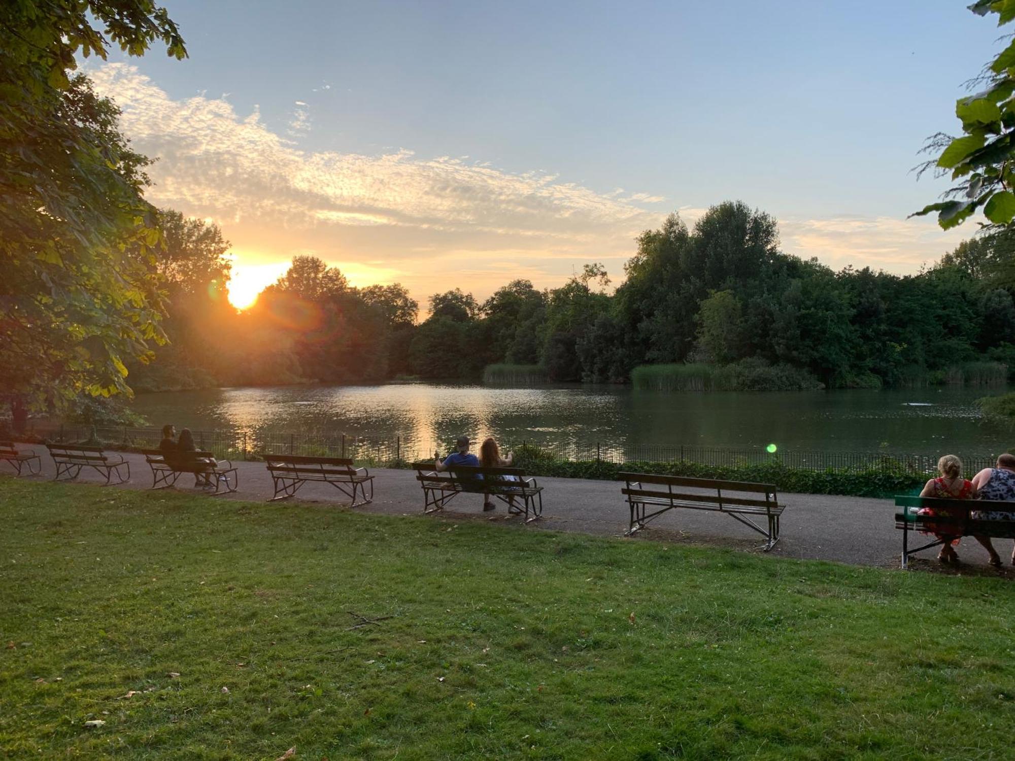 Lovely Newly Refurbished In Battersea Апартаменты Лондон
